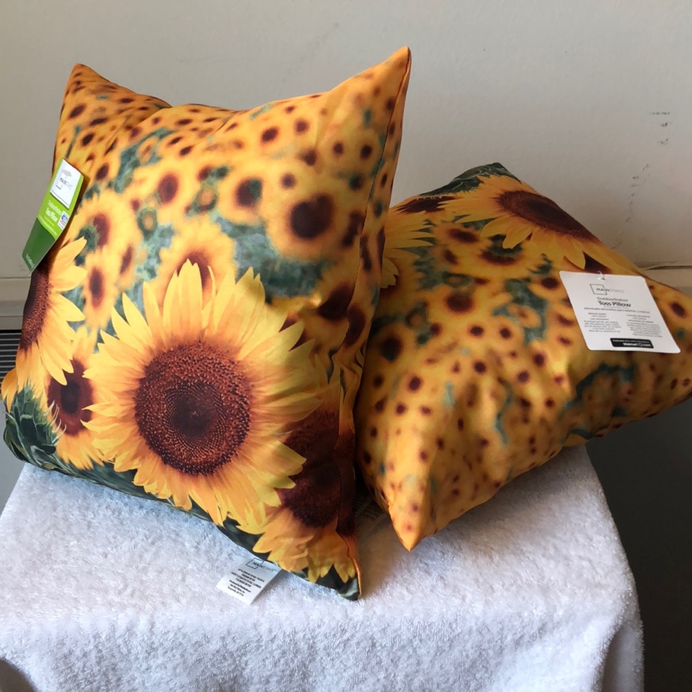 sunflower indoor/outdoor pillow